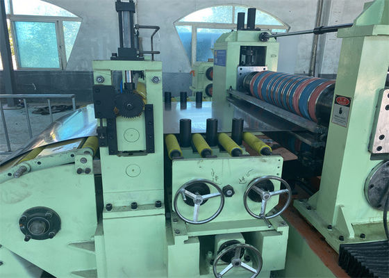 उच्च परिशुद्धता SS304 स्टील कॉइल स्लीटिंग लाइन मशीन 0.3-3 X 1600