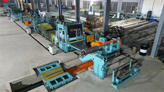 उच्च परिशुद्धता सर्वो कट टू लेंथ लाइन के लिए स्टेनलेस स्टील कॉइल्स के साथ किनारे ट्रिमिंग